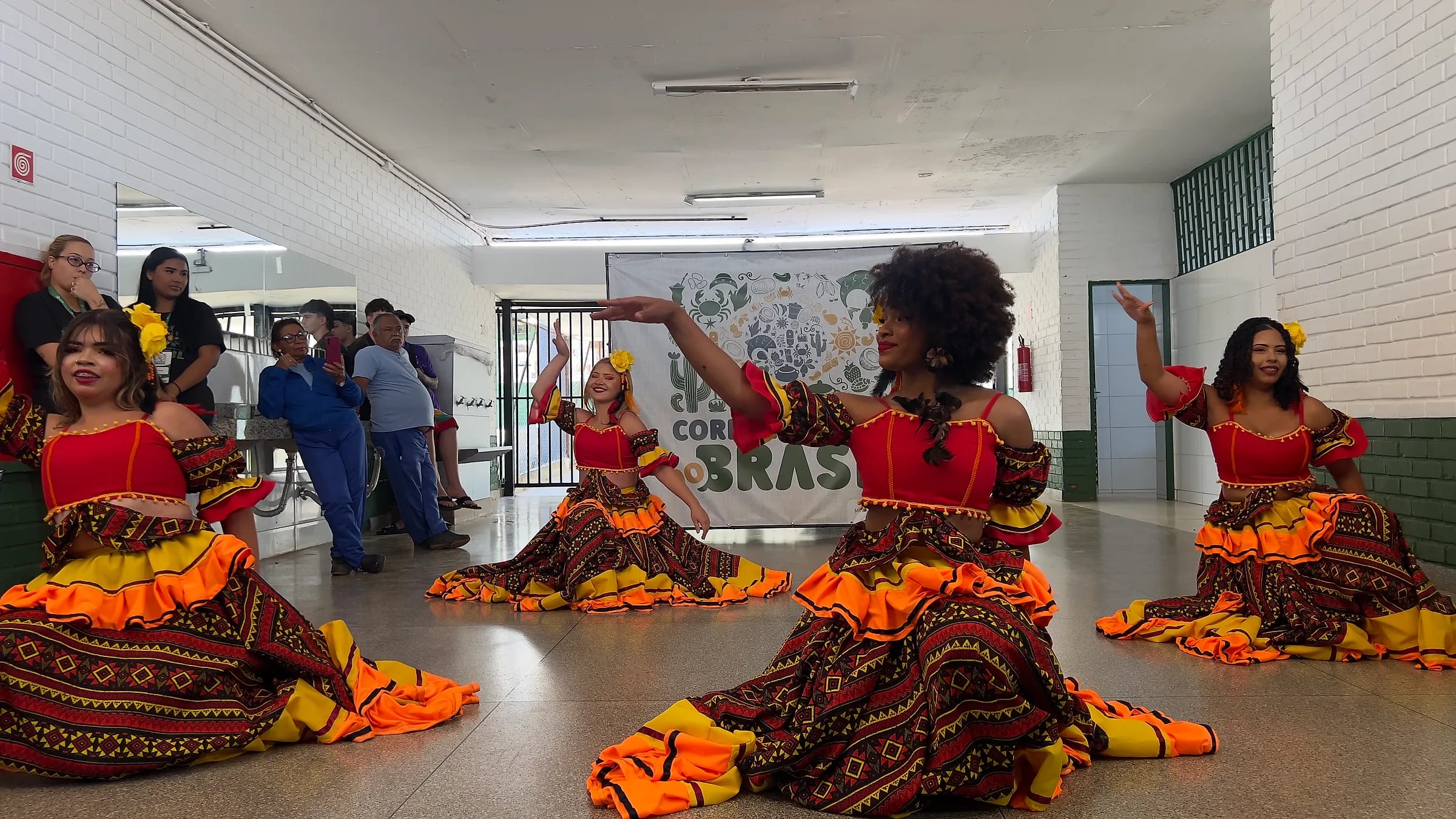 Capa da apresentação em Centro Educacional Gisno